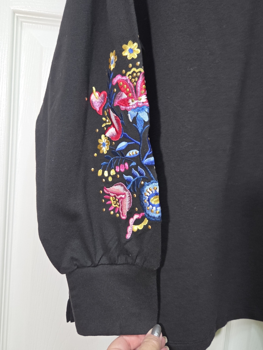 Embroidered Black Floral Sleeves Top Sz XL Split Neck - Picture 4 of 11